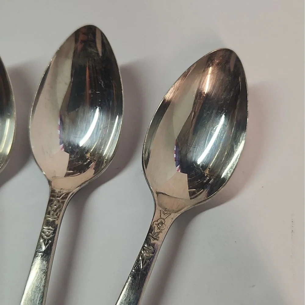 Wm A Rogers Oneida 1938 Silverplate set x 4 Teaspoons Harmony VTG